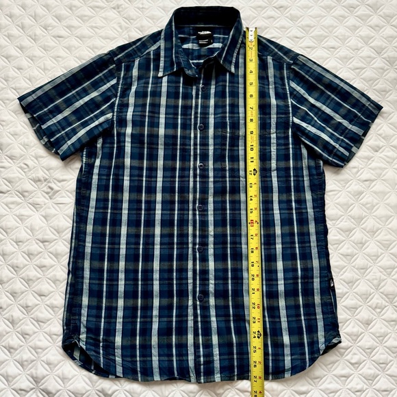 The North Face Blue Plaid Casual Button Down Short Sleeve Shirt Size S - Picture 3 of 15